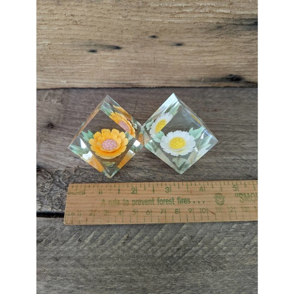 Vintage Set of Two Russ Berrie Lucite Flower Cubes - Picture 7 of 7